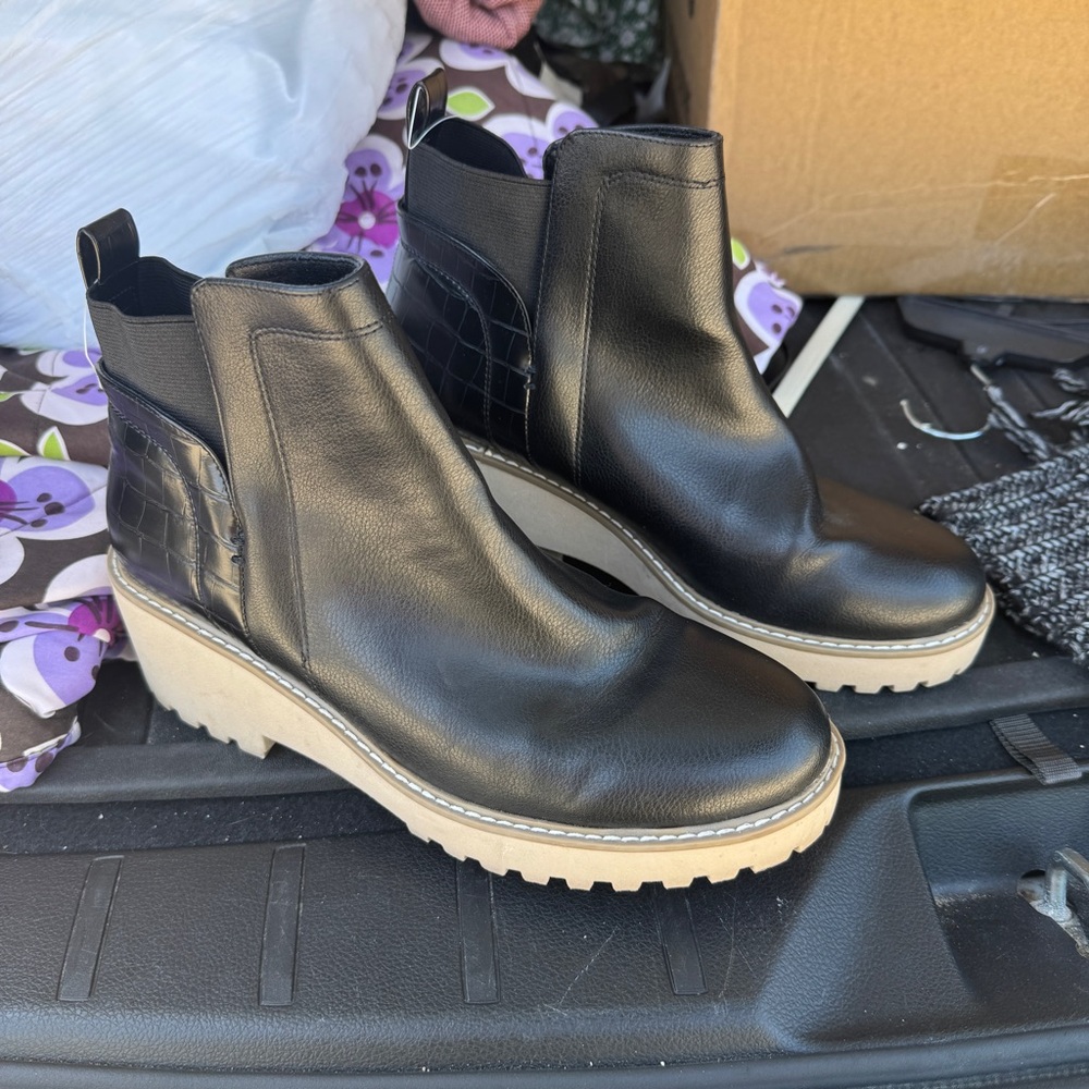Dolce Vita Ankle Chelsea Rancher Boots Black with Tan Sole - Picture 2 of 6